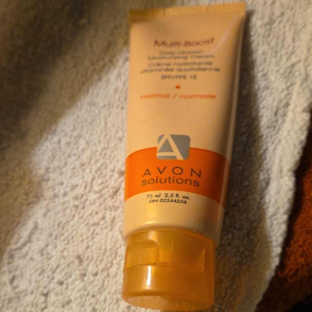 Avon Solutions Hydration Cream with Orange and Cream Design